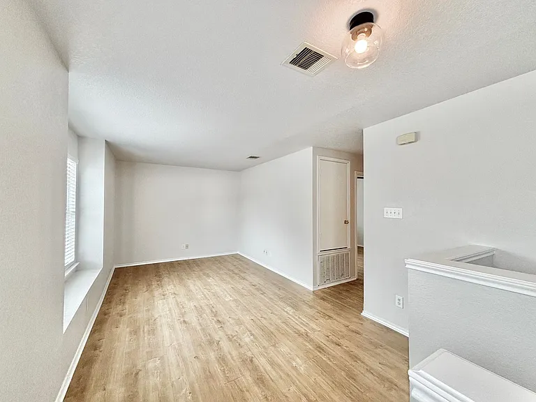 5559 Spring Walk — Photo 7