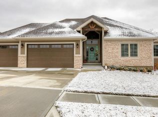 9811 Promenade Dr, Parkville, MO 64152