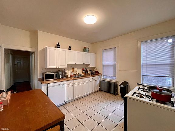 landlord_unit_photo_65859716_5