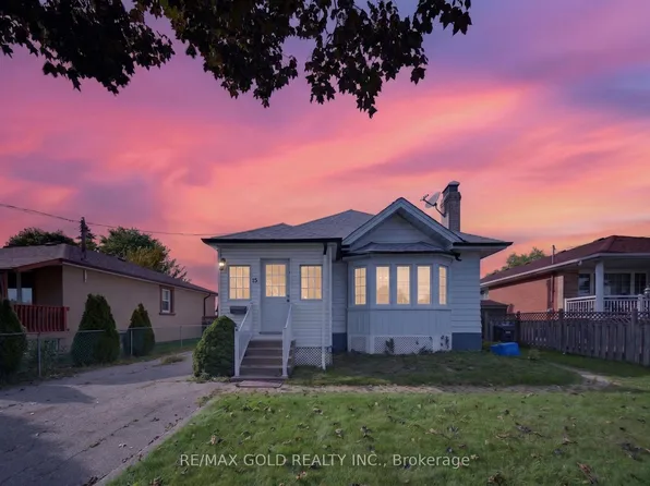 15 Beverley St, Mississauga, ON L4T 1E9