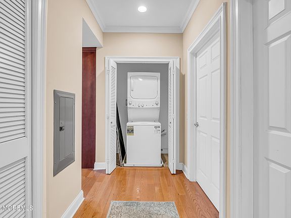 4th image of 1713 Main Street #203