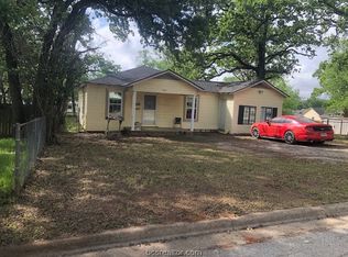 806 E 1st St, Hearne, TX 77859