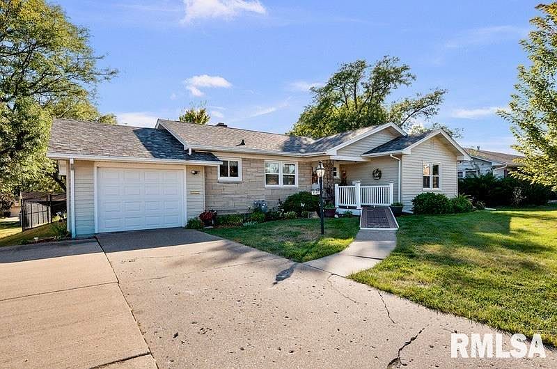 1st image of 1825 W 38th Pl