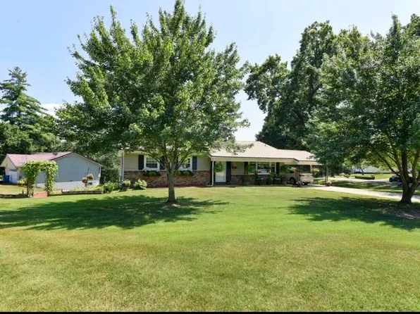 615 Main Street, Crane, MO 65633