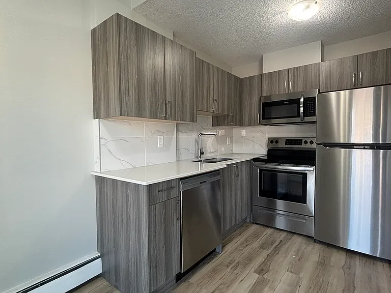 2310 17a St SW #103 — Photo 5