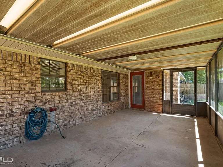 2542 Spruce Dr — Photo 13