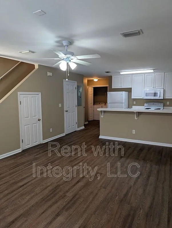 3 bed, 3.5 bath, 1506 sqft, $1,500 — Photo 2