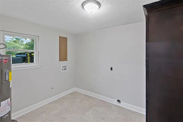4 bed, 2.0 bath, 1892 sqft, $1,950 — Photo 4