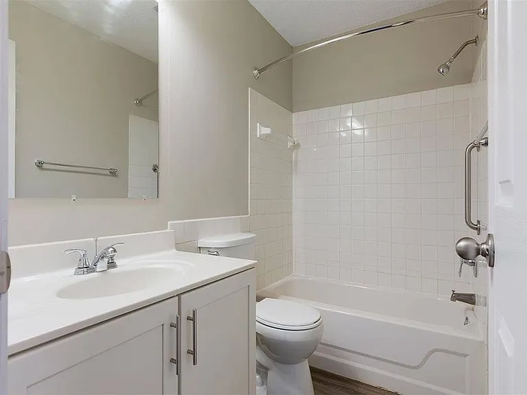Talus | Bathroom