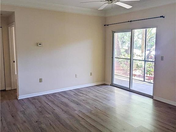 3rd image of 11480 Villa Grand #102