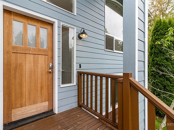 2nd image of 1121 Lake Crest Drive
