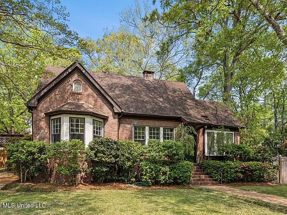 2nd image of 2010 Laurel St