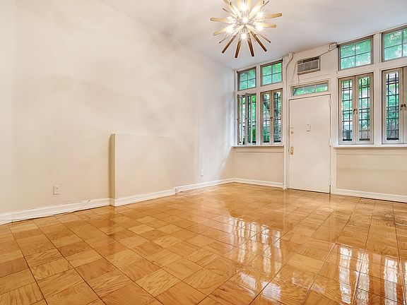 4th image of 241 W 13th St #Ba