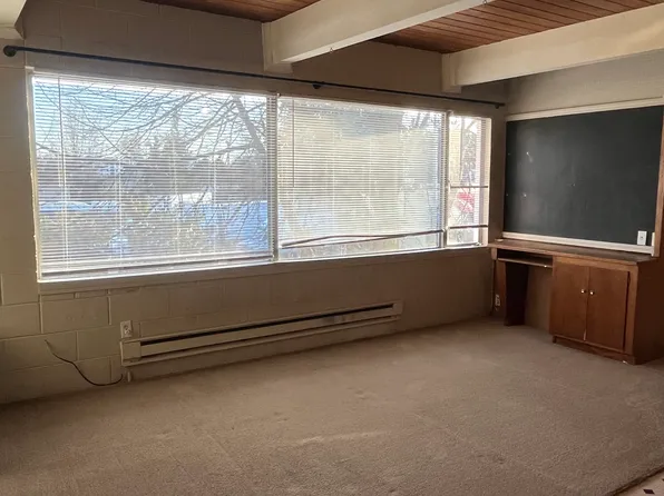 812 S 4th St APT 2, Renton, WA 98057