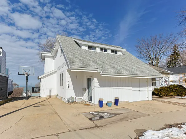1002 Lake Blvd, Saint Joseph, MI 49085