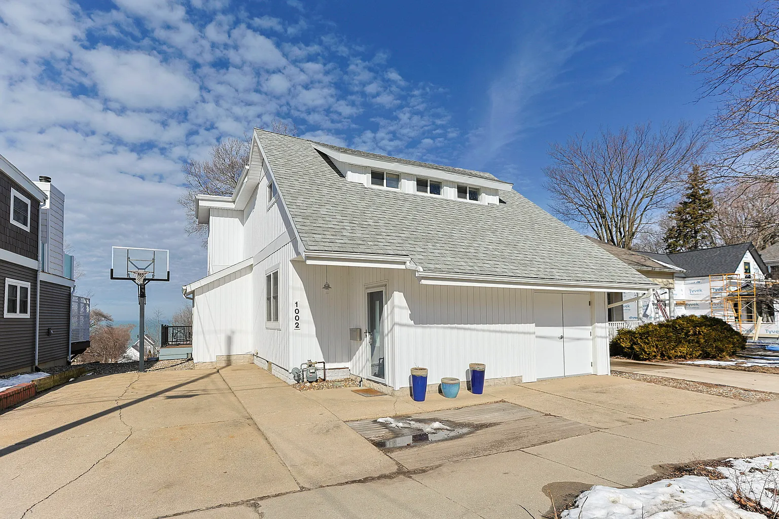 1002 Lake Blvd photo 1