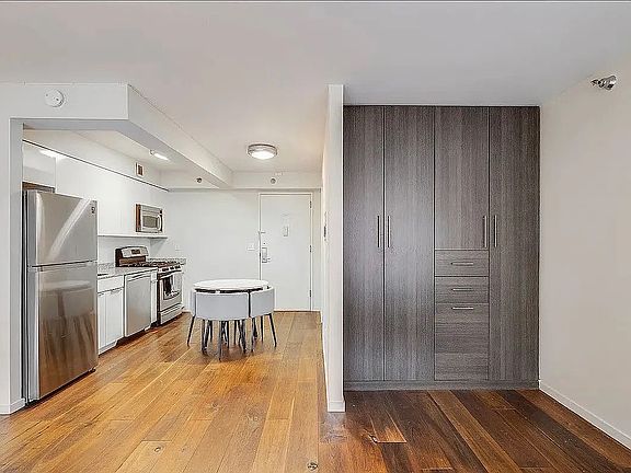 2nd image of 516 W 47th St APT N4d