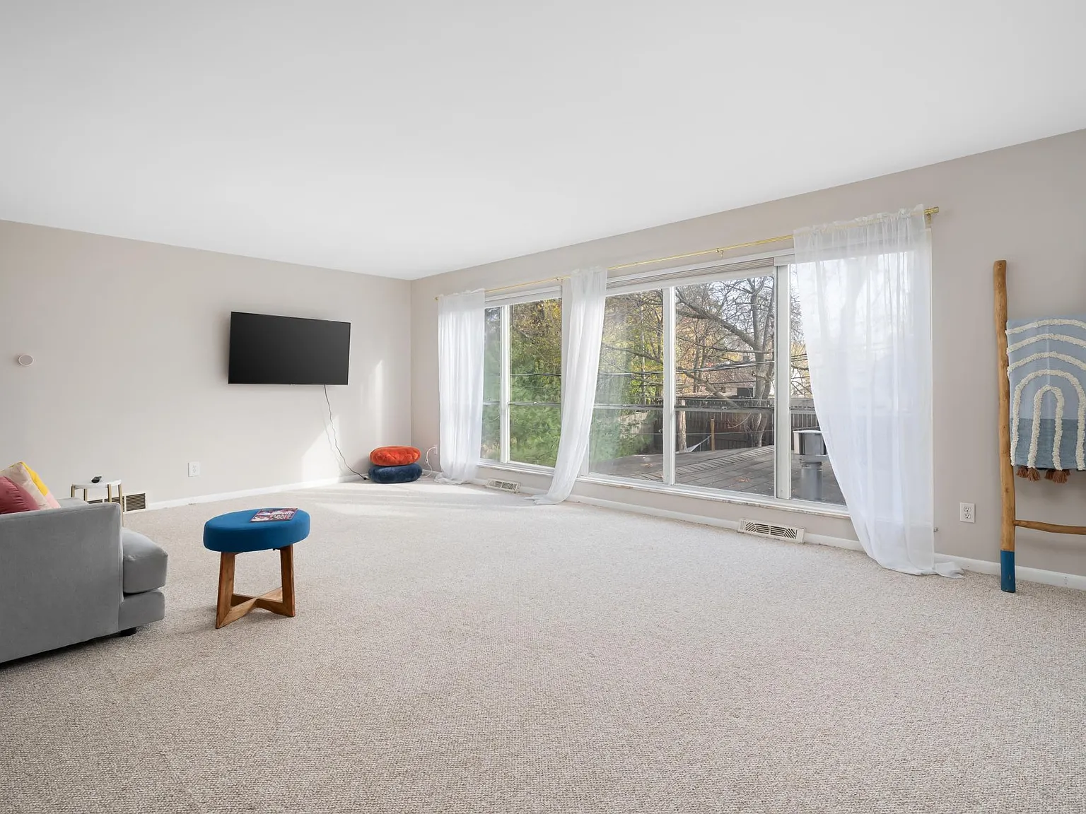686 S Kellner Rd — Photo 3