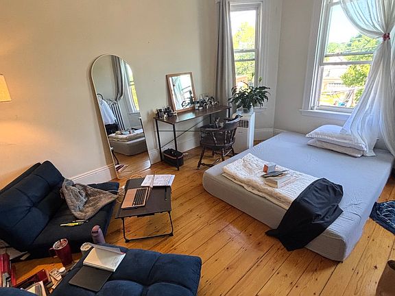 5th image of 378 Washington St