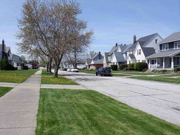 Exterior Neighborhood (street photo)