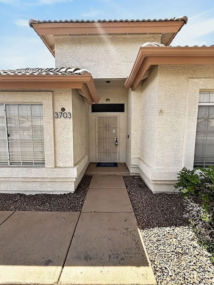 4 bed, 2.0 bath, 2090 sqft, $2,650 — Photo 2