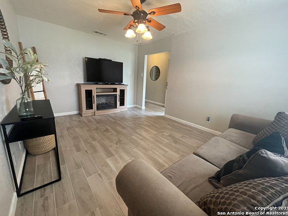 3rd image of 7451 Stonehouse Dr