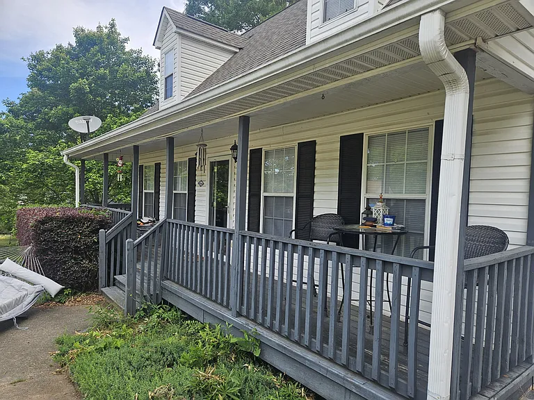 160 Williamsburg Way — Photo 2