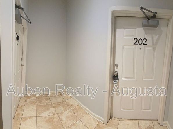 913 Walker St APT 202