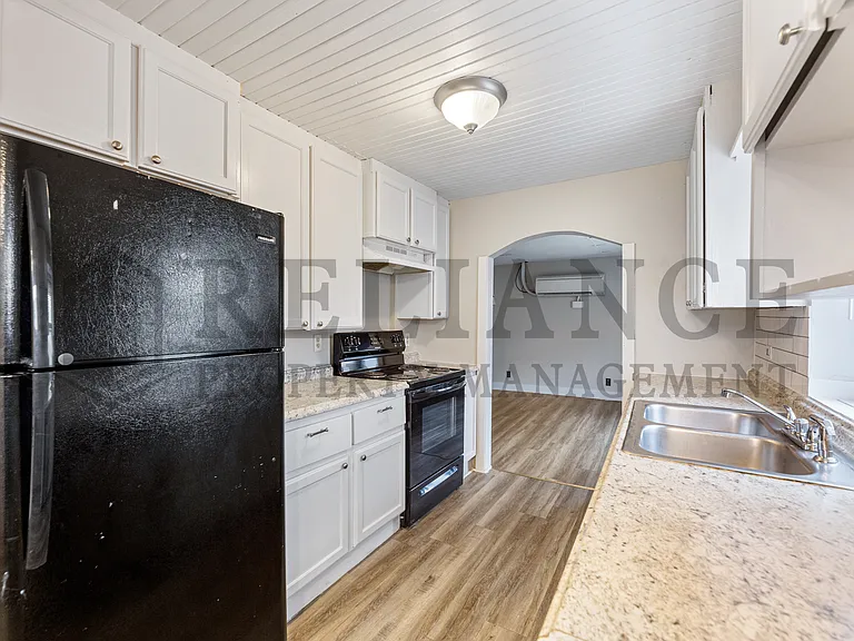 2719 W Douglas Ave — Photo 7