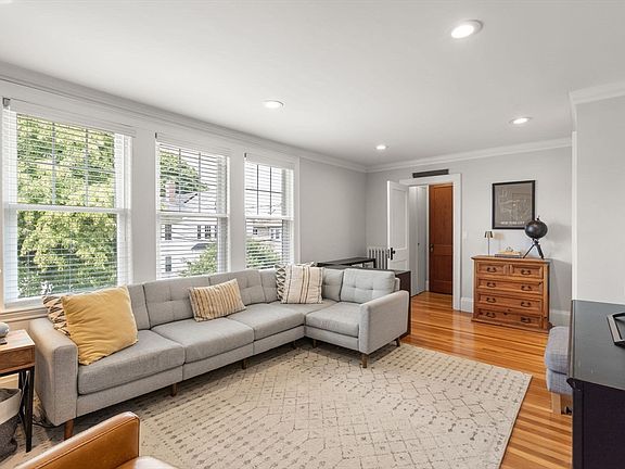 3rd image of 110 Poplar St #2