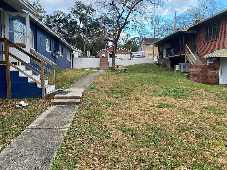 324 E Pershing St — Photo 12