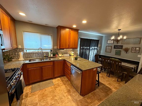 3rd image of 2220 Schaefer Dr