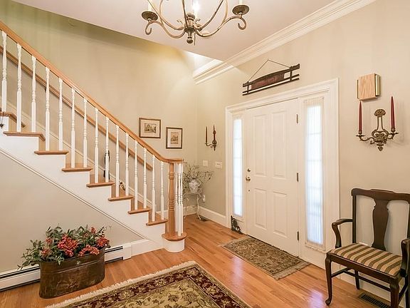 4th image of 9 Glory Ln