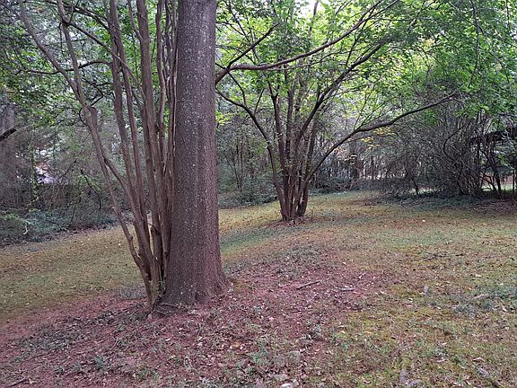 3rd image of 2022 Brockett Rd