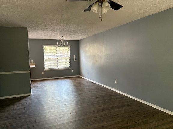 4th image of 408 Austin Cir