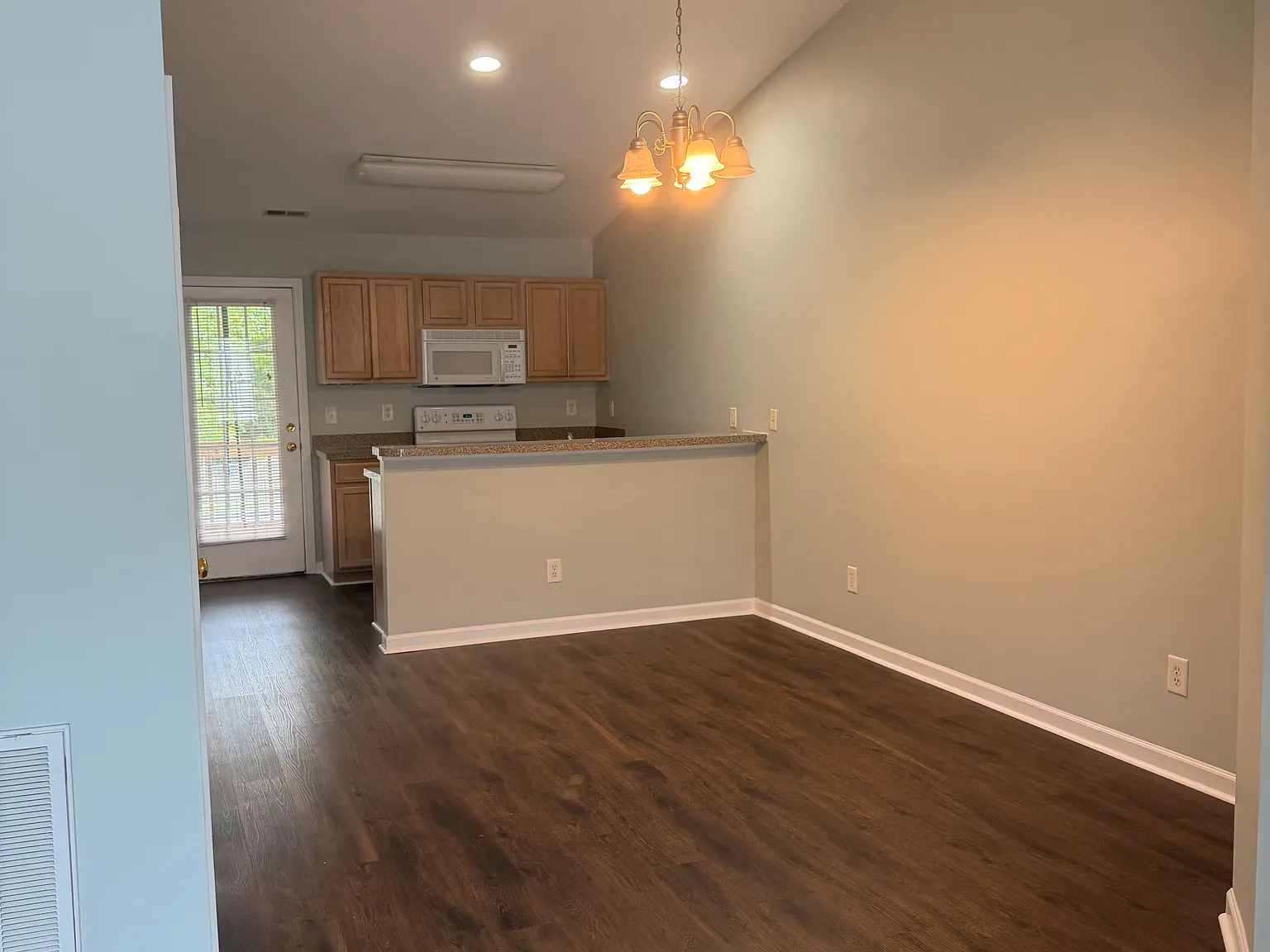 2 bed, 1000 sqft, $1,500 — Photo 3