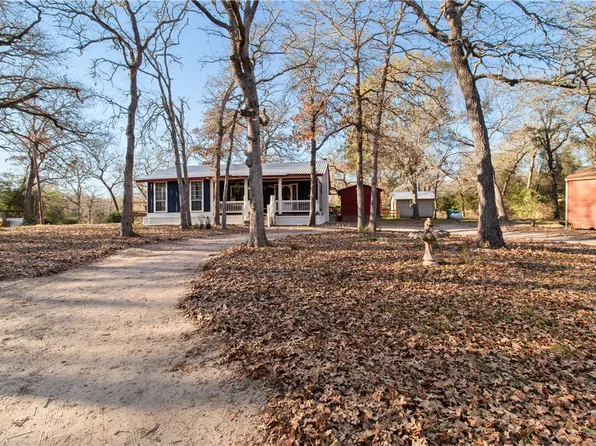 9010 Oakridge Dr, Bryan, TX 77808