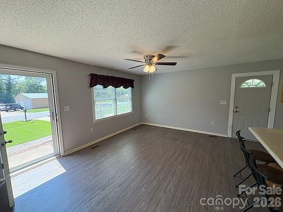 5th image of 101 Apple Hill Dr #1