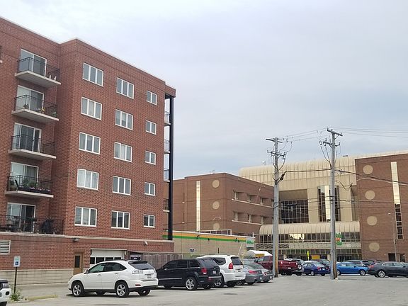 3rd image of 3303 S Grove Ave #608