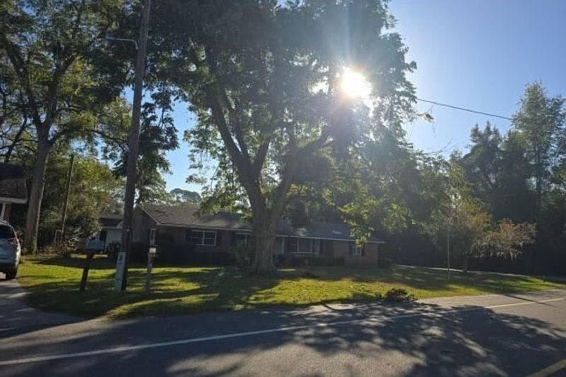 2nd image of 715 S Parrish Ave