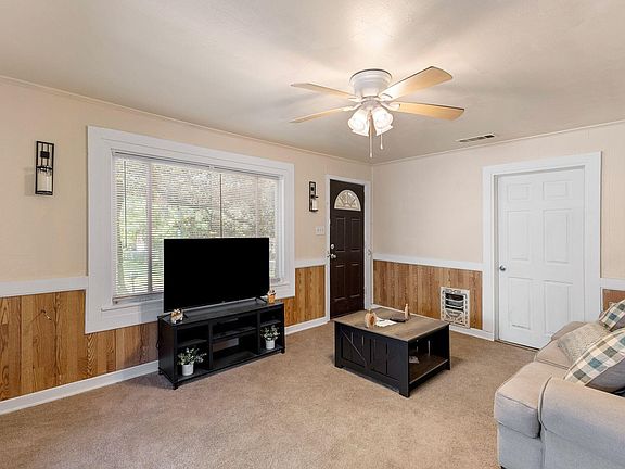 4th image of 309 W 24th St