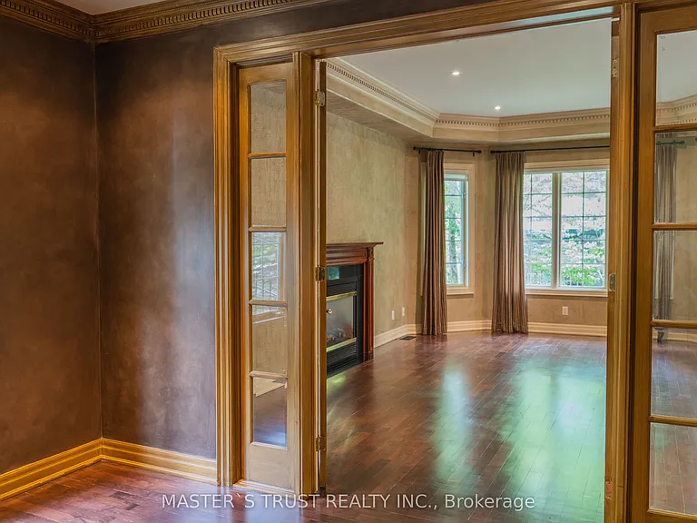678 Saint Nicholas Ct — Photo 15