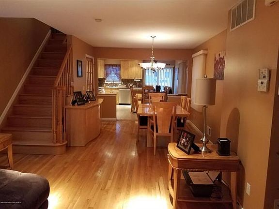 4th image of 120 Wild Ave