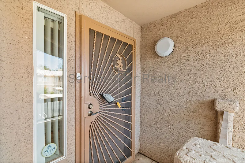 3 bed, 2.0 bath, 1496 sqft, $2,095 — Photo 2
