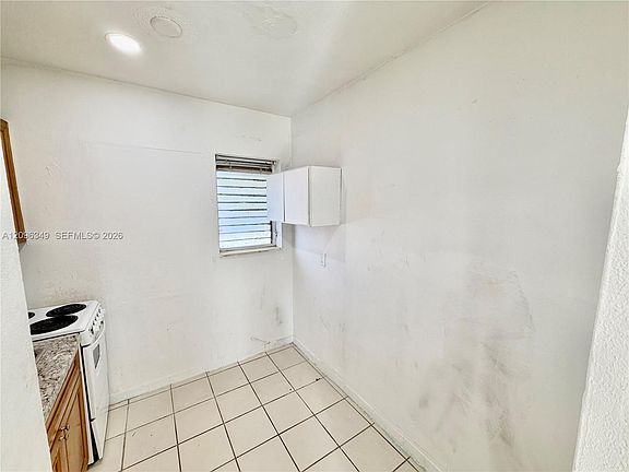 5th image of 2041 Jackson St APT 2
