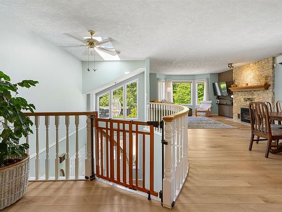 4th image of 2444 Sooke Rd