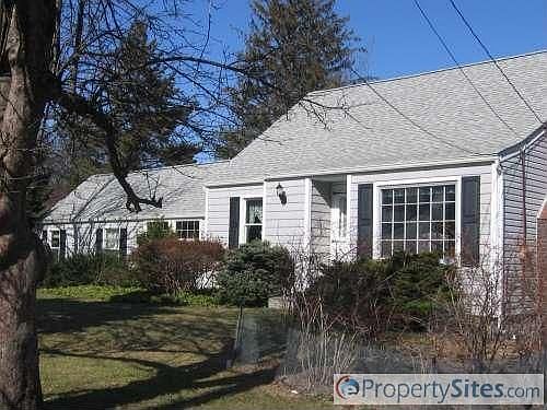 1st image of 11 Crescent Beach Dr