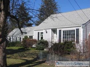 11 Crescent Beach Dr, Huntington, NY 11743