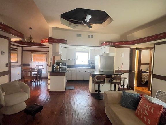 3rd image of 214 NE 4th St