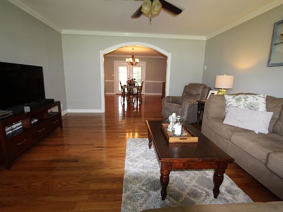 3rd image of 1602 Woodside Dr